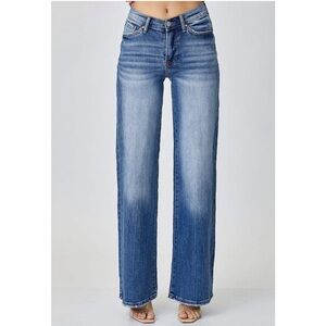 Women’s risen brand dipped v wide leg jeans. Dark wash.  RDP5276. NWT